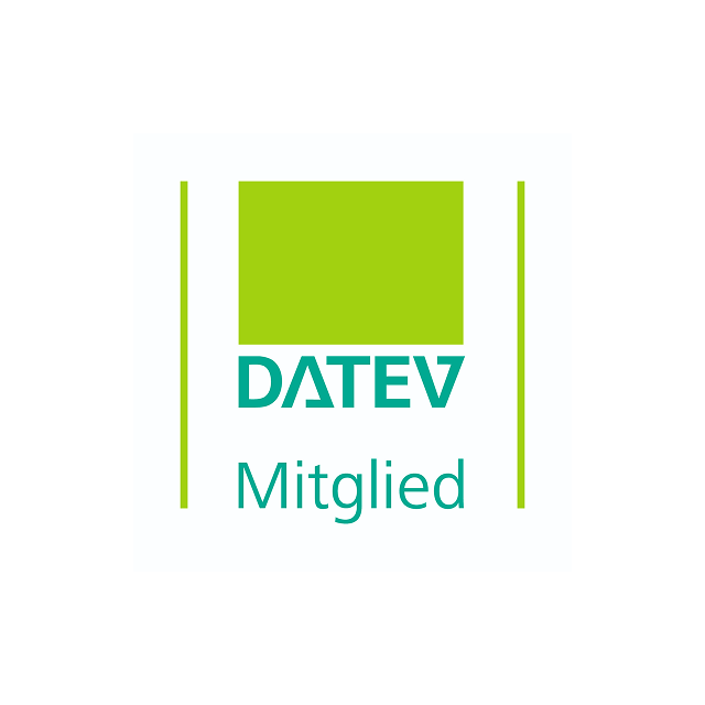 Das Bild zeigt das Logo von DATEV, bestehend aus einem grünen Quadrat und dem Schriftzug „DATEV Mitglied“ in blauer Schrift.